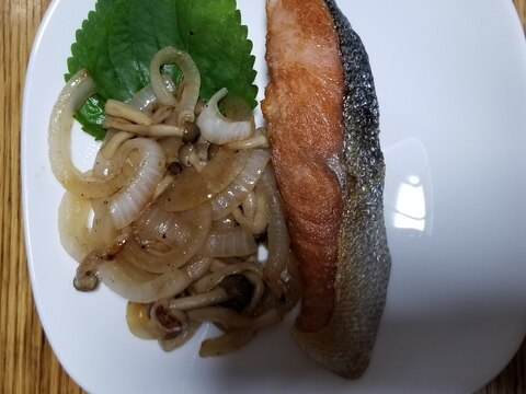 フライパンで鮭の塩焼き